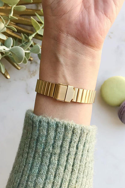 Montre-bracelet pour femme OQQO Minimal Square, boîtier doré, cadran argenté