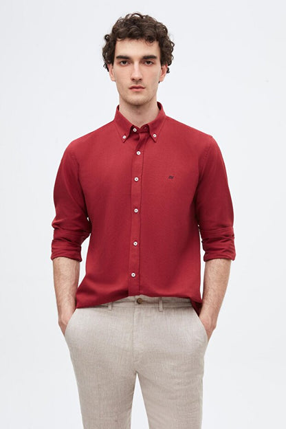 Chemise D'S Damat Slim Fit en coton Oxford bordeaux à col boutonné, facile à repasser et brodée.