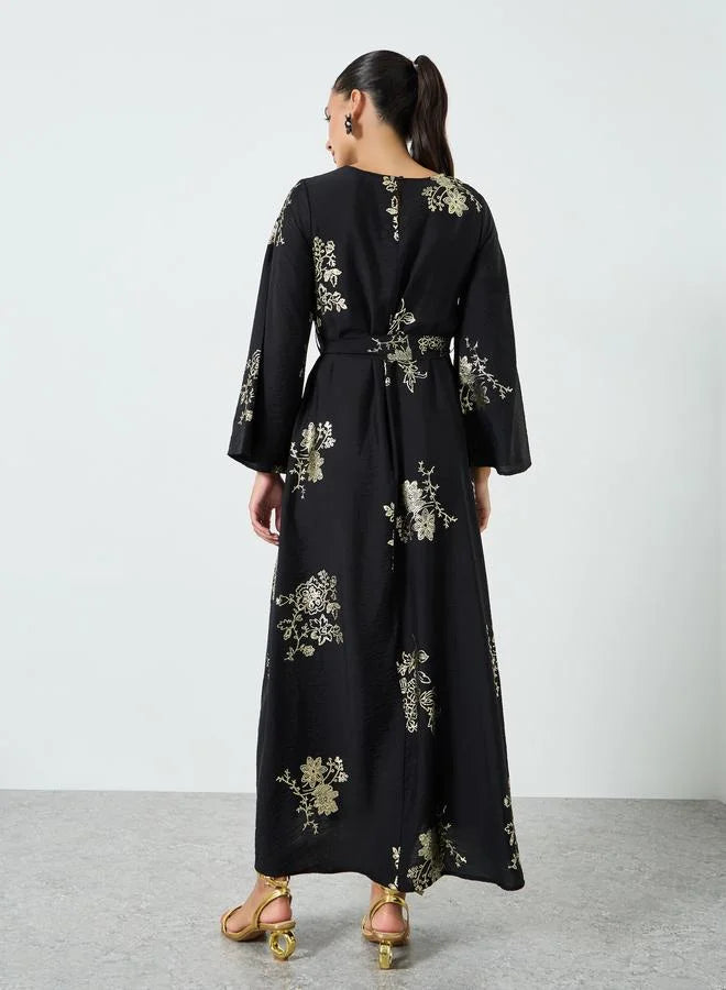 Jalabiya noire à imprimé floral métallisé avec ceinture à nouer