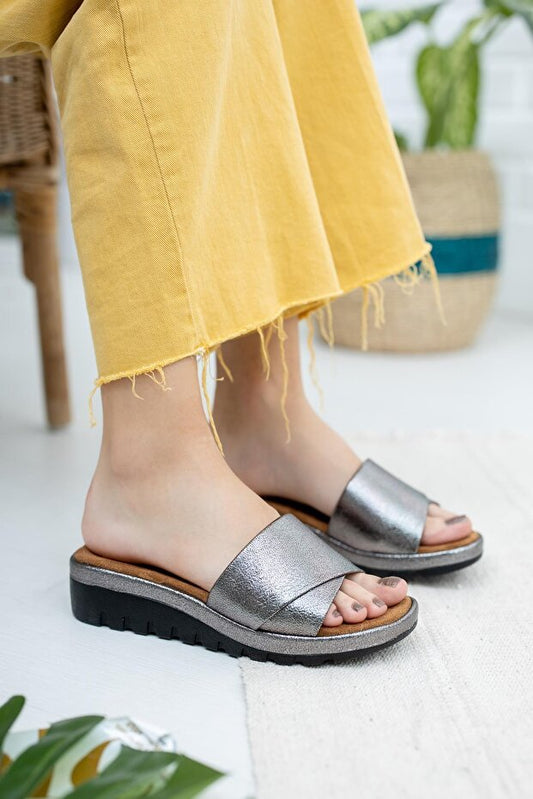 Pantoufles confortables Taran  Danna couleur or pour femmes