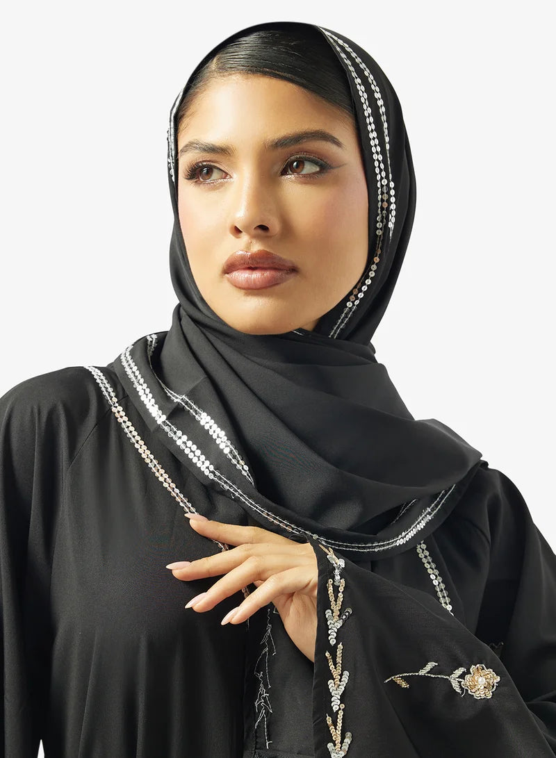 Abaya brodée avec Sheila