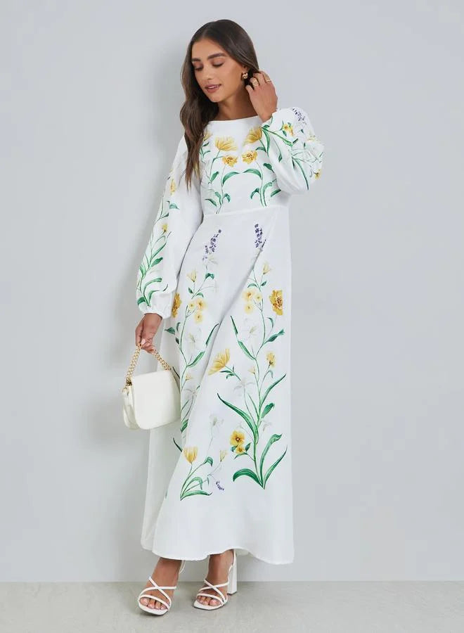 Robe longue blanche à imprimé floral et manches bouffantes