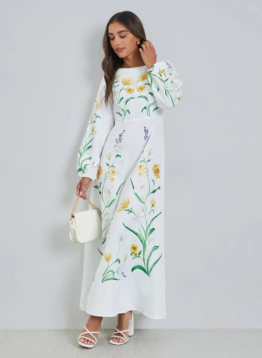 Robe longue blanche à imprimé floral et manches bouffantes