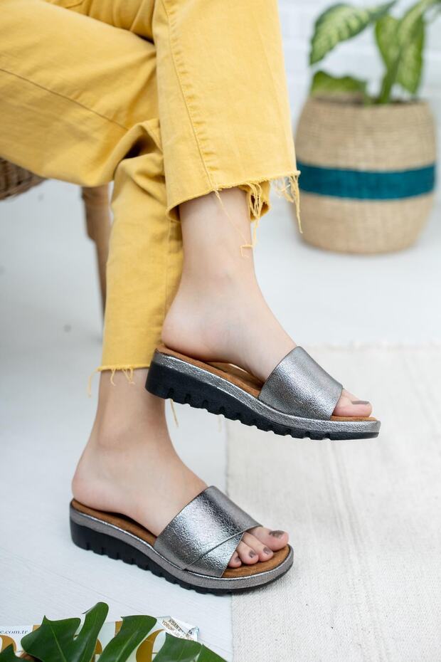 Pantoufles confortables Taran  Danna couleur or pour femmes