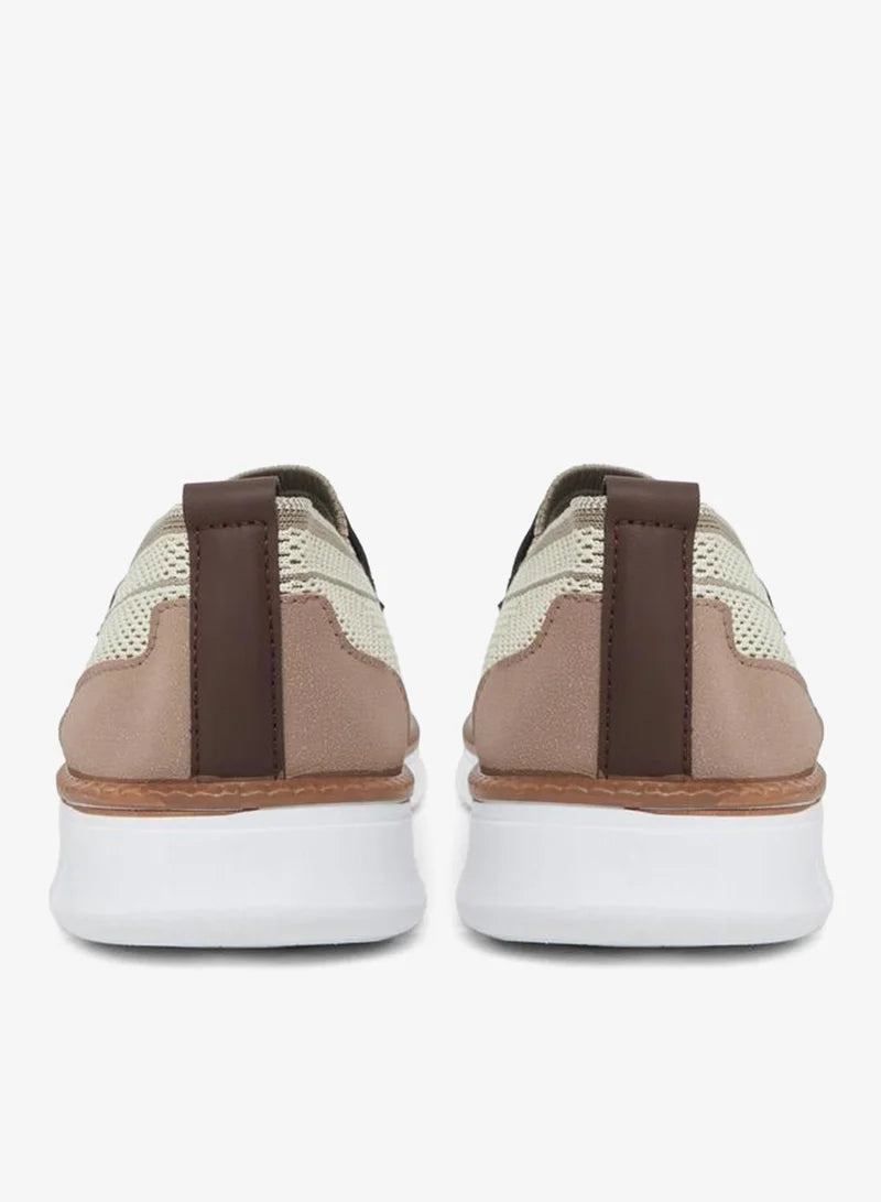 Chaussures à enfiler à tige en maille et semelle contrastée
