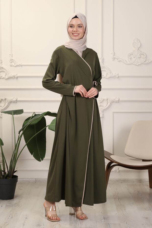 Robe de prière en tissu interlock souple noir transacoustique  à col enveloppant et bordures apparentes