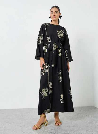 Jalabiya noire à imprimé floral métallisé avec ceinture à nouer