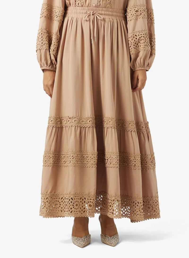 Ensemble haut et jupe à bordure en dentelle