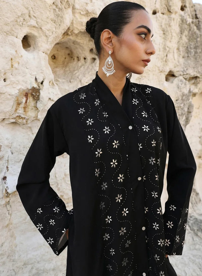 Abaya noire à découpes laser à motifs floraux avec hijab
