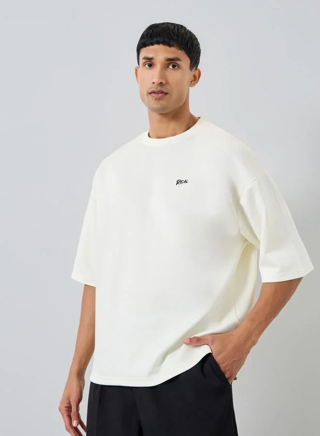T-shirt homme crème à motif brodé, coupe carrée