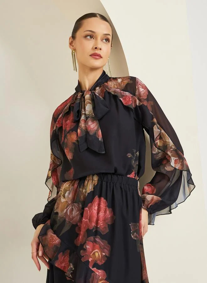Chemisier noir à imprimé floral et manches à volants