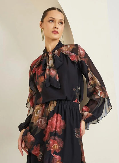 Chemisier noir à imprimé floral et manches à volants
