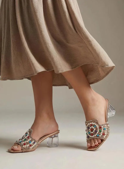 Sandales à talons transparents ornées