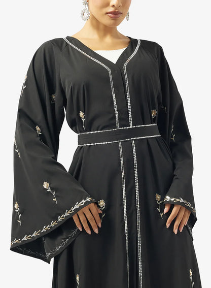 Abaya brodée avec Sheila