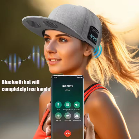 Casquette de baseball ajustable avec haut-parleur intelligent Bluetooth intégré pour écouter de la musique en extérieur, en courant et en faisant de la musique sans fil. Écouteurs Bluetooth pour casque de sport avec double haut-parleur et micro.