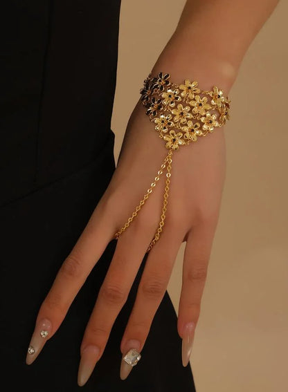 Bracelet chaîne de main floral doré