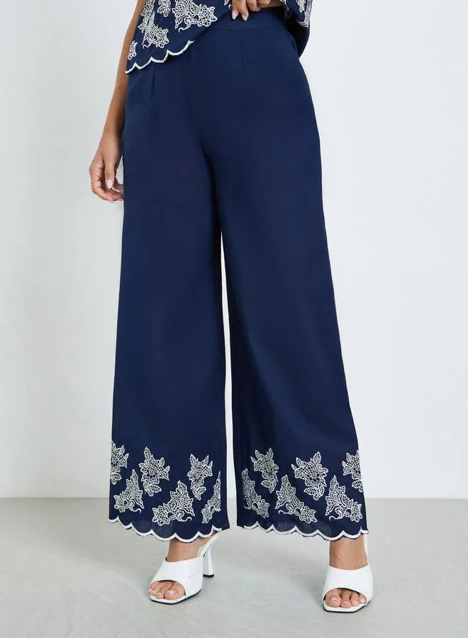 Ensemble haut et pantalon brodé pour femme