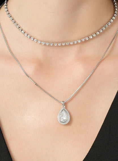 Colliers ras du cou à plusieurs rangs ornés de strass et de diamants