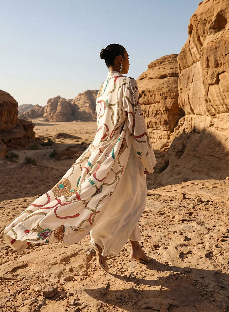 Abaya à imprimé abstrait blanc cassé superposée avec hijab