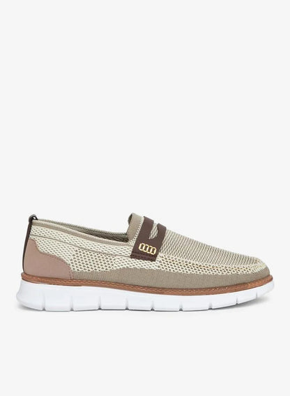 Chaussures à enfiler à tige en maille et semelle contrastée