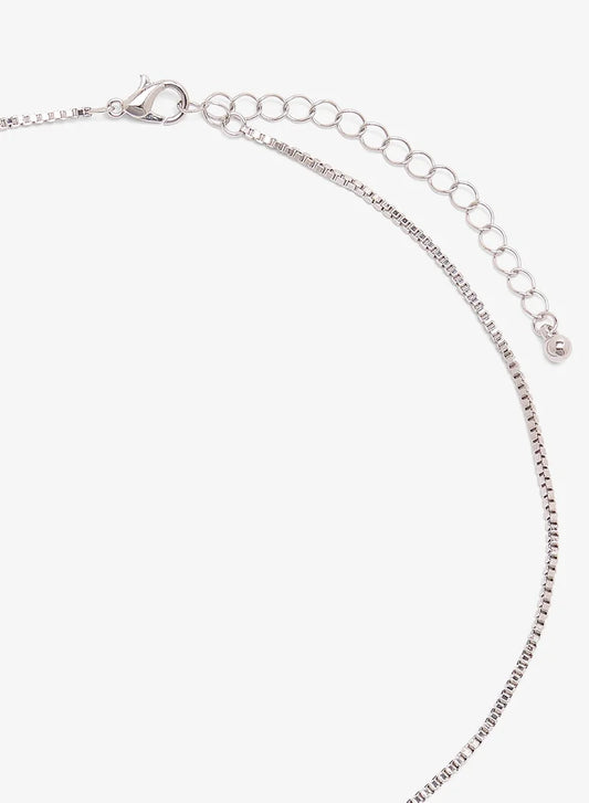 Colliers ras du cou à plusieurs rangs ornés de strass et de diamants